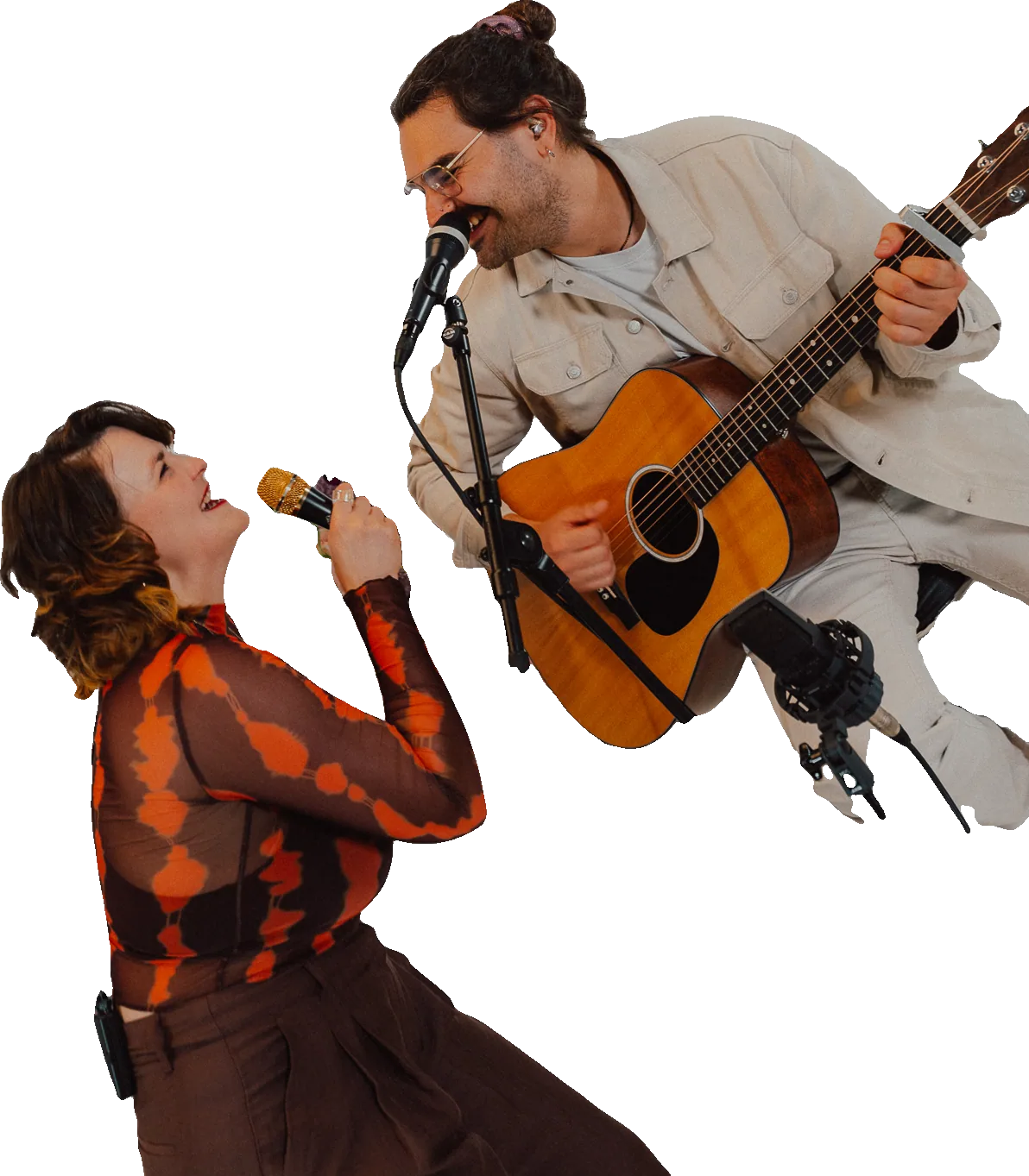 AVA und der Gitarrist singen einander an